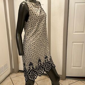 Alice and Olivia Sleeveless Shift Dress Elmbellished dress